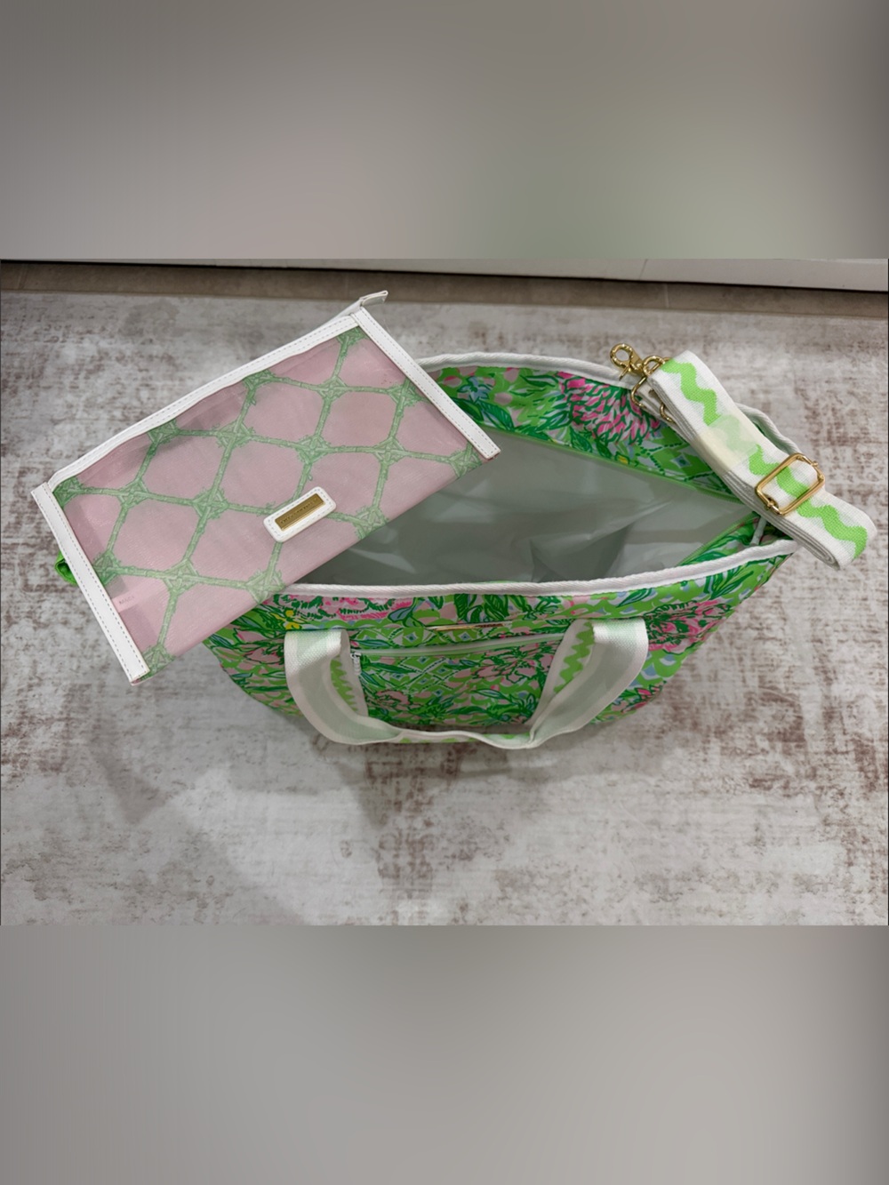 Lilly Pulitzer Green, Pink & White Floral insulated soft cooler bag. - Picture 3 of 5